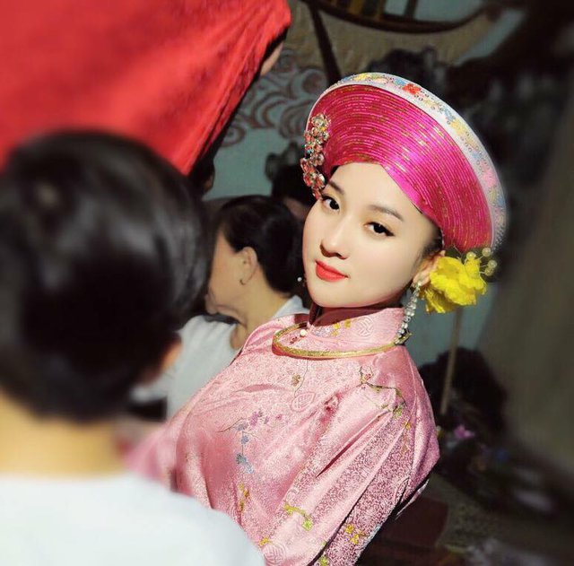 
Hoàng Hà Trang trở thành cô đồng từ khi mới 17 tuổi.
