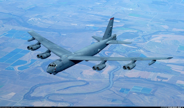 
B-52H, để ý phần động cơ lớn hơn và có hình dạng khác so với các đời B-52 trước
