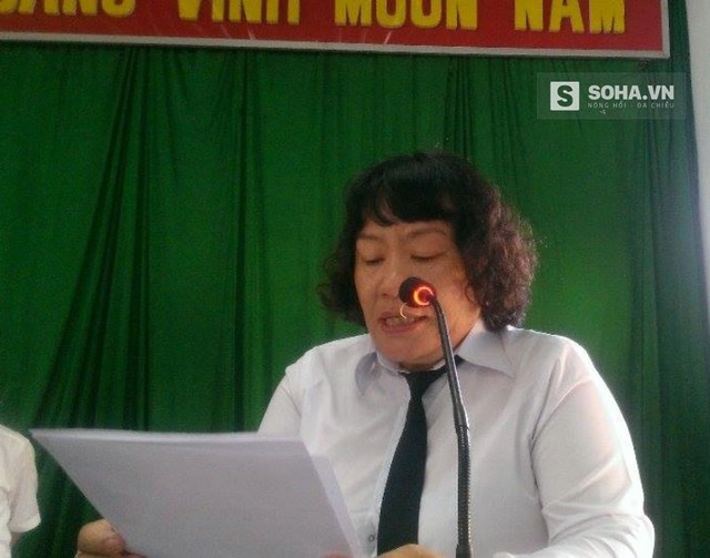
Bà Trần Thị Thiên Hương phó chánh tòa án nhân dân tỉnh Bình Thuận công bố quyết định
