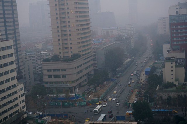 
Sương khói dày đặc bao phủ các thành phố ở miền bắc Trung Quốc.

