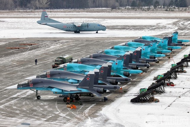 
Su-34 trong biên chế Không quân Nga có tới 2 kiểu sơn ngụy trang khác nhau.
