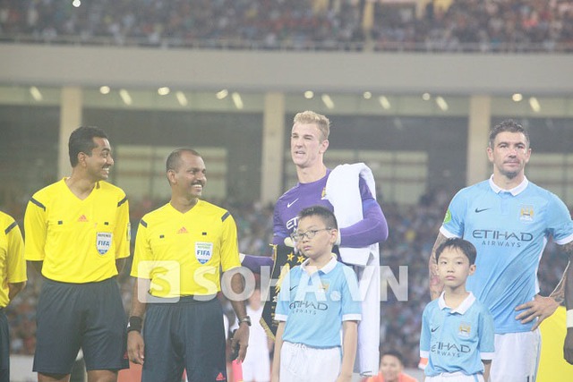 Joe Hart may là vẫn đang có bạn buôn chuyện vui.