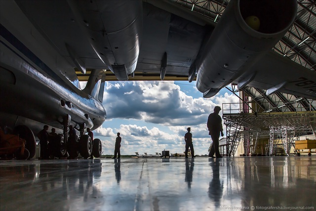 
IL-76 có khả năng chuyên chở 42 tấn hàng hóa, tuy nhiên, đến phiên bản IL-76MD-90A mới nhất thì con số này là 60 tấn.
