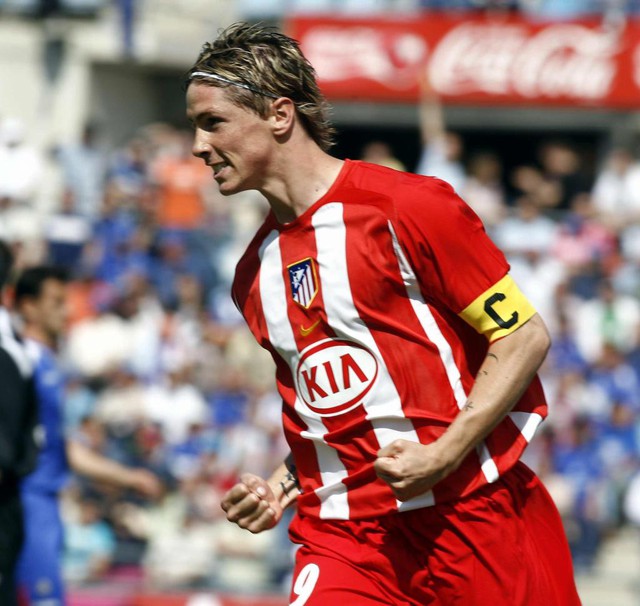 Torres đeo băng đội trưởng Atletico Madrid