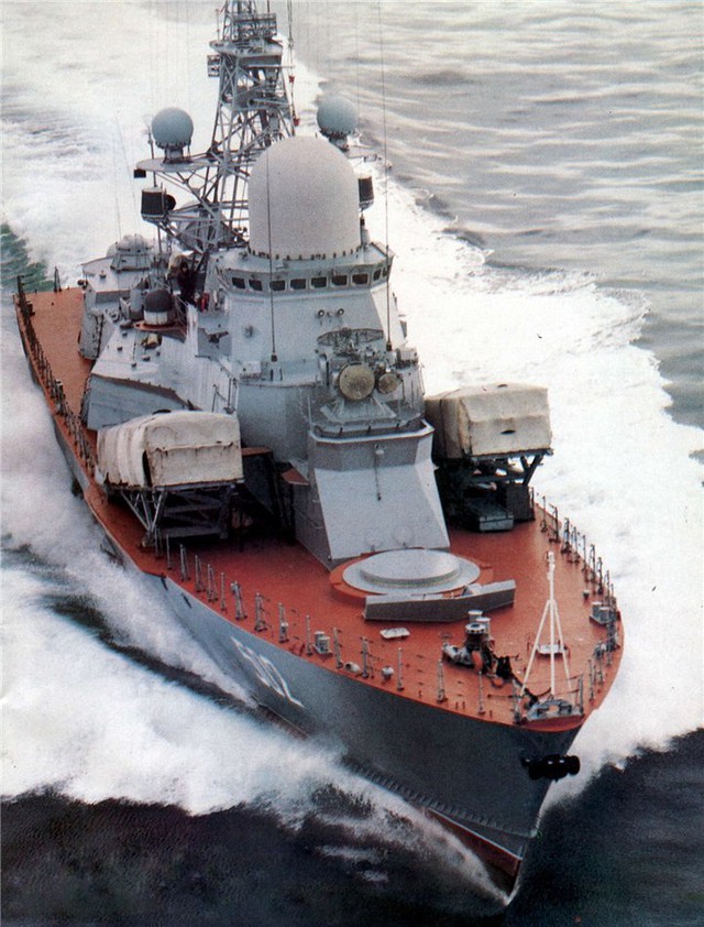 
Tàu tên lửa thuộc Đề án 1234.7 lớp Nanuchka trang bị 2 bệ phóng CM-403 với tổng cộng 12 tên lửa chống hạm Oniks
