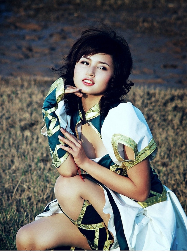 Tâm Tít bắt đầu bước chân vào làng giải trí từ vai trò của một người mẫu game online.