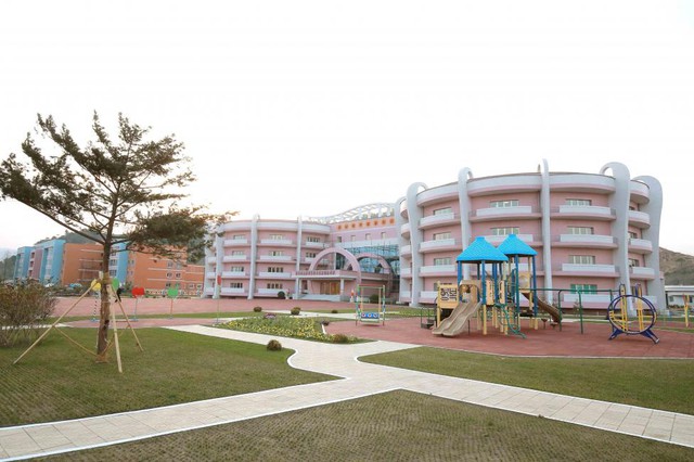Khuôn viên của trại trẻ mồ côi và cơ nhỡ Wonsan ở Bình Nhưỡng. Ảnh đăng tải ngày 22.4.2015.