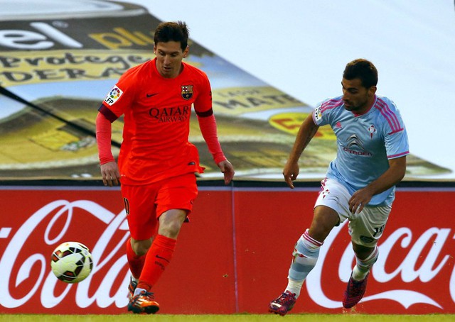Trước đối thủ chơi chặt chẽ, Messi và đồng đội gặp nhiều khó khăn.
