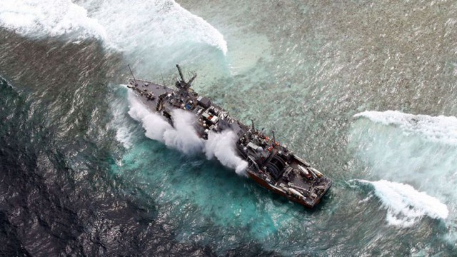 Tàu quét mìn USS Guardian trong khi tiến hành chuyến viếng thăm và tiếp liệu tại quân cảng Subic (Philippines) đã bị mắc cạn tại 1 dải san hô thuộc công viên quốc gia của nước này vào ngày 17-01-2013. Đến tháng 03 năm đó, con tàu đã hoàn toàn bị phá hủy bởi các đợt sóng và phần còn lại của nó đã bị cắt rời thành 3 phần. Hậu quả của vụ việc là 4.000m