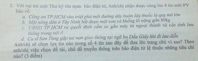 
Một câu hỏi trong đề thi cuối kỳ của một môn học về nghiệp vụ báo chí của một trường Đại học về tai nạn của Sơn Tùng đang lan truyền nhanh chóng trên mạng xã hội.
