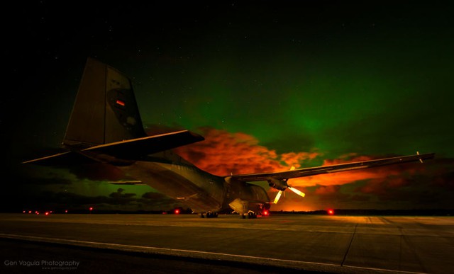 Và một chiếc C-160 Transall của Không quân Đức cũng “tắm” dưới ánh sáng kỳ diệu này.