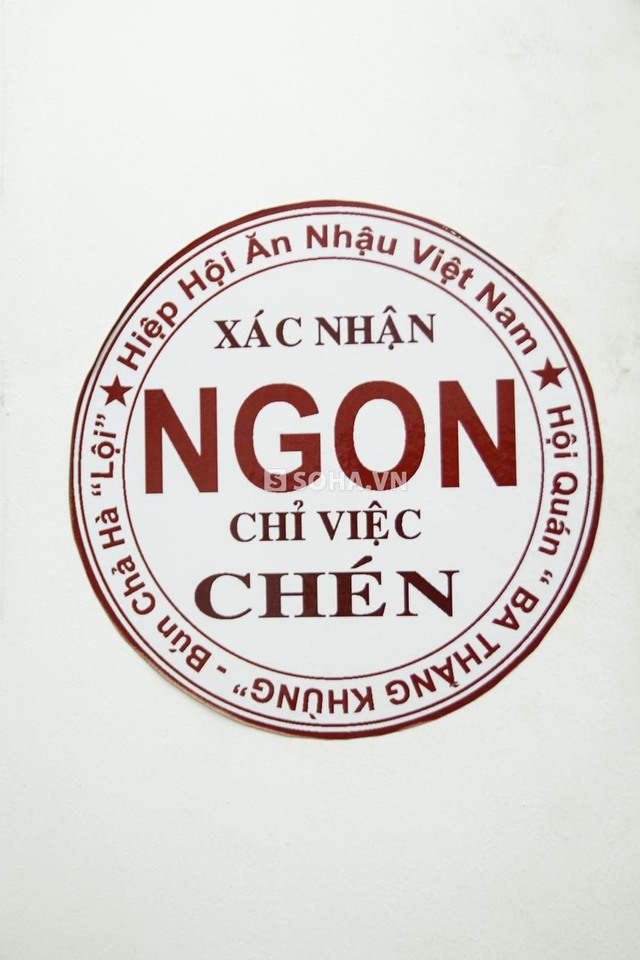 Lệ Rơi tự tạo dấu xác nhận để khẳng định chất lượng quán ăn của mình.