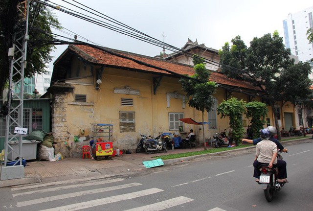 
Mặt sau biệt thự phía đường Nguyễn Thị Diệu
