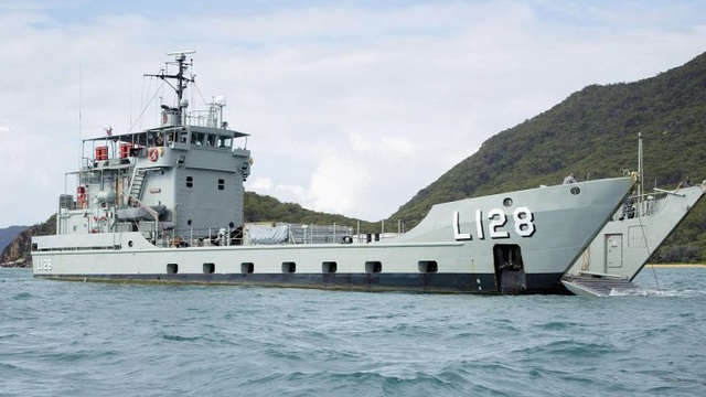 Tàu đổ bộ hạng nặng HMAS Labuan lớp Balikpapan.