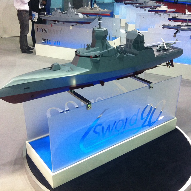 Mô hình tàu hộ tống tàng hình C Sword 90 trưng bày tại triển lãm Euronaval 2014.