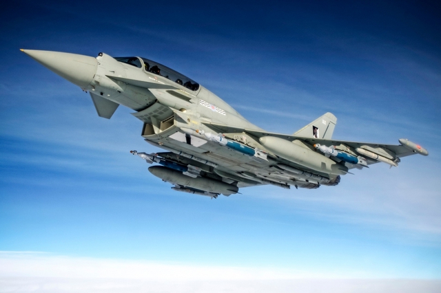 Eurofighter Typhoon T3 của Anh lắp 4 quả bom dẫn đường Paveway IV