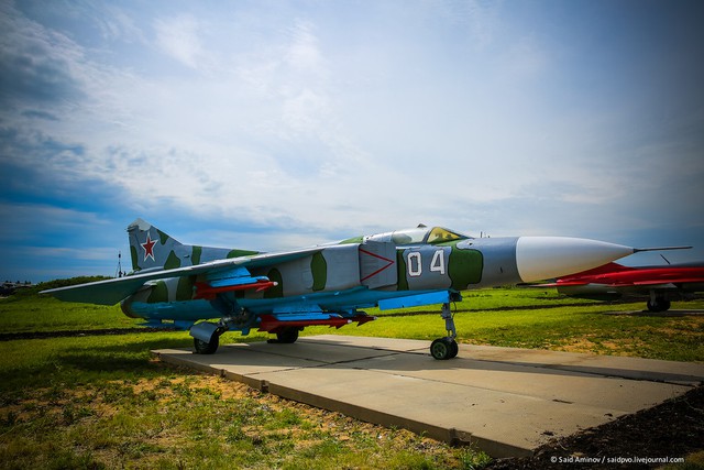 Máy bay tiêm kích MiG-23.