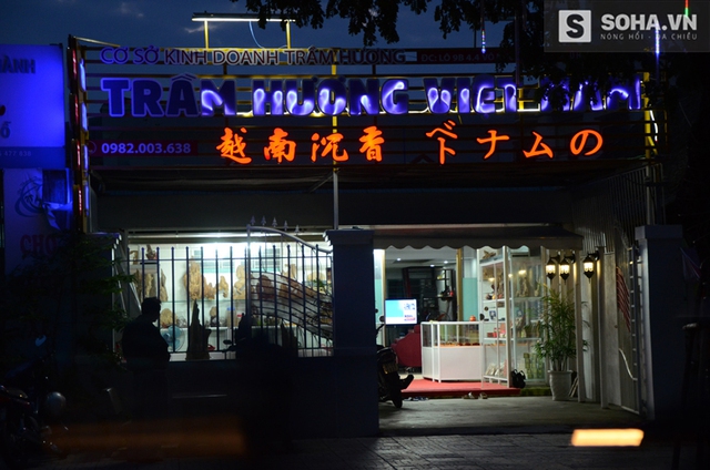 Những tiệm massage đều trưng biển quảng cáo có chữ Trung Quốc