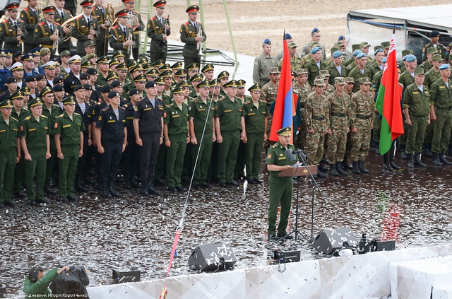 Bộ trưởng Quốc phòng Nga, ông Sergei Shoigu phát biểu tại lễ khai mạc, ông nói rằng cuộc thi sẽ giúp tăng cường sự hiểu biết giữa quân đội các nước.