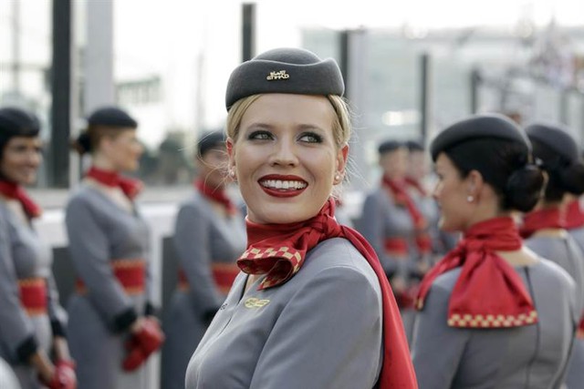 15 đồng phục tiếp viên hàng không đẹp nhất thế giới 19