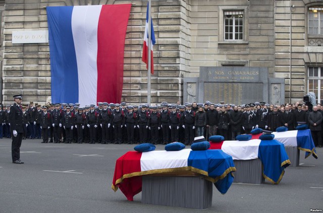 Cảnh sát Pháp tưởng niệm 3 viên cảnh sát thiệt mạng trong vụ tấn công khủng bố vào tuần trước ở Paris.