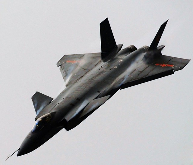 Chengdu J-20 là tiêm kích thế hệ thứ năm của Trung Quốc. Rất ít thông tin về máy bay này được tiết lộ ngoài tính năng tàng hình và có ngoại hình giống một tàu vũ trụ.