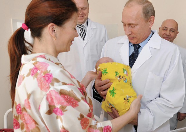 Tổng thống Putin trong một lần đi thăm bệnh viện