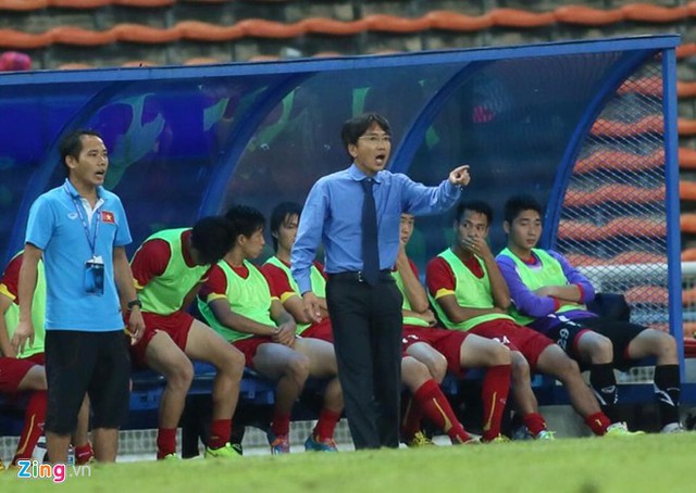HLV Nguyễn Thành Vinh cho rằng việc thiếu tự tin là lỗi ở các cầu thủ, không phải tại HLV Miura