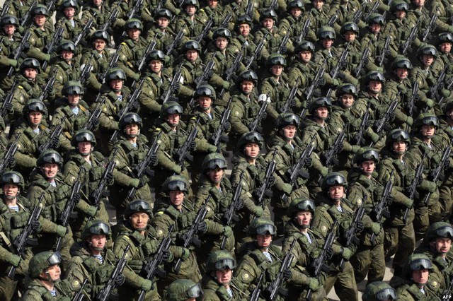 Binh sĩ Nga luyện tập ở ngoại ô thủ đô Moscow để chuẩn bị cho lễ duyệt binh mừng Ngày chiến thắng vào 9/5 tới.