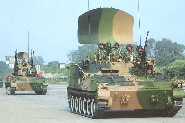 Xe chỉ huy - radar CLC-2 và Type 95 SPAAA