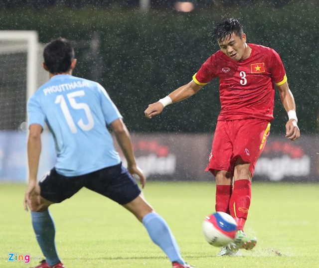 Vì sao 3 cầu thủ U23 Việt Nam tới từ SLNA đeo băng cổ tay trắng? (Ảnh: Zing.vn)