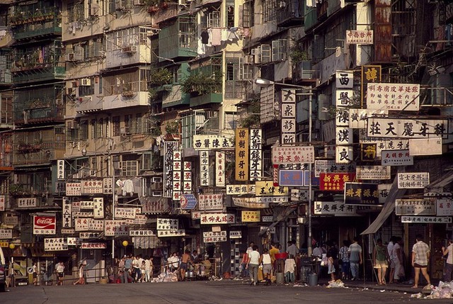 Năm 1986, Cửu Long Trại Thành đã thu hút sự chú ý của nhiếp ảnh gia Greg Girard. Ông đã dành bốn năm tại thành phố này để ghi lại cuộc sống nơi đây.