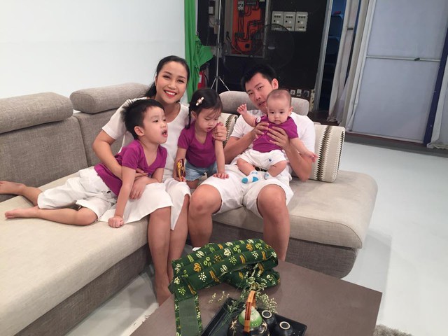
Tổ ấm hạnh phúc của Ốc Thanh Vân với 3 người con đủ nếp đủ tẻ.
