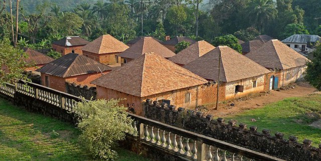 
Toàn cảnh cung điện ở thị trấn Bafut.
