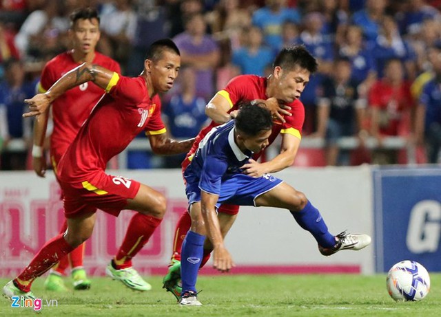 
Bóng đá Việt Nam không nên tiếp tục cố níu kéo Thái Lan, mà nên học tập đối thủ cách vọt lên (Ảnh: Zing.vn).
