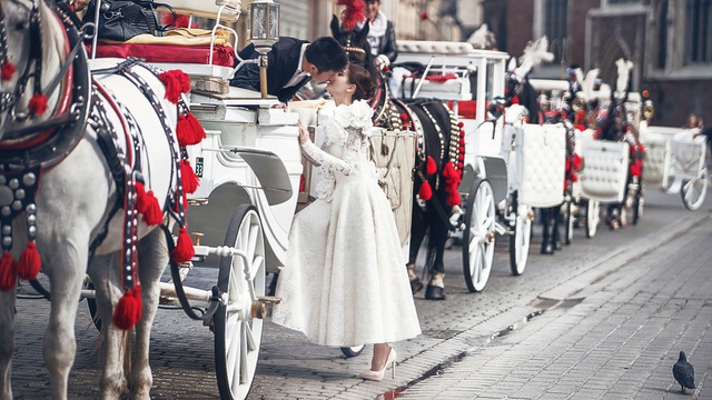 
Sau khi hé lộ ông xã doanh nhân trong những khoảnh khắc được chụp tại Đà Nẵng – Hội An, Á hậu Diễm Trang vừa chia sẻ bộ ảnh cưới chính thức của hai vợ chồng được thực hiện tại châu Âu.
