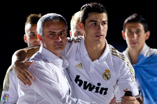 
Cris Ronaldo từng thề sống chết vì Mourinho.
