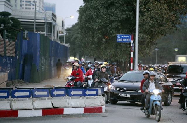 tắc đường; Hà Nội; cuối năm; vượt đèn đỏ; CSGT