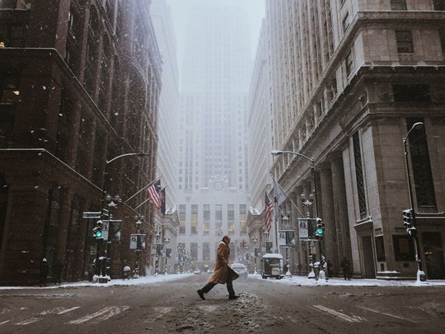 
Bão tuyết của tác giả Cocu Liu đến từ Trung Quốc đã ghi lại cảnh bên ngoài tòa nhà Chicago Board. (Nguồn: Sputniknews)
