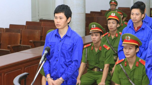 Bị cáo Phạm Hải Bằng (trái) bị đề nghị từ 11-13 năm tù - Ảnh: Ảnh: Đoàn Tấn