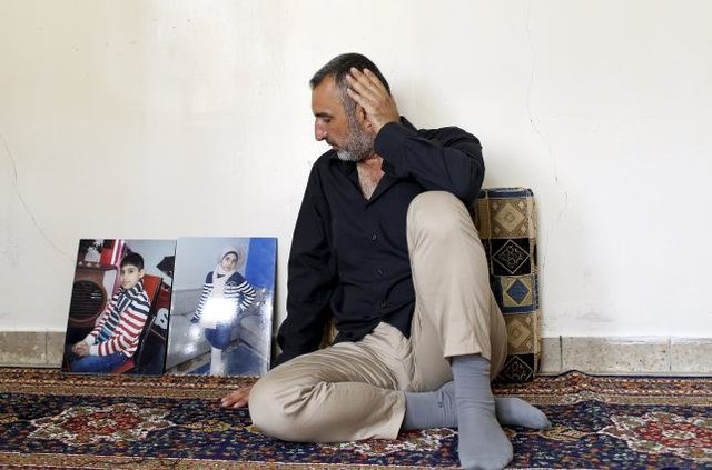 Ông Ahmed Hadi Jawwad, bị mất hai con trong vụ chìm tàu chở người tị nạn, tố cáo cha bé Aylan làm việc cho bọn buôn người - Ảnh: Reuters