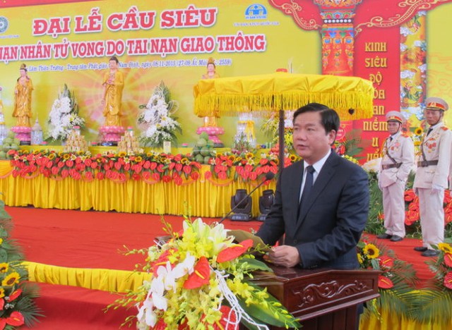 
Bộ Trưởng Bộ GTVT Đinh La Thăng cho biết ở VN mỗi ngày có 24 người chết vì tai nạn giao thông.
