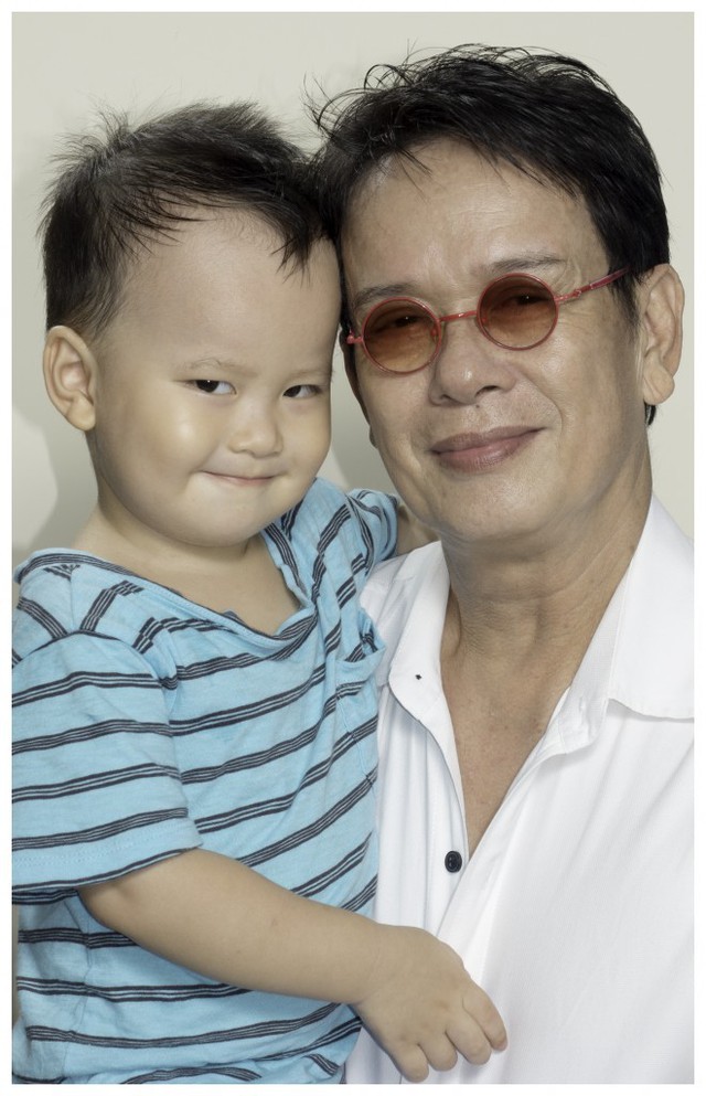 Nhạc sĩ Đức Huy và con trai Vinh Sơn hơn 2 tuổi.