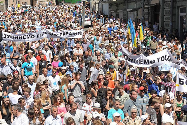  Đã có 3.000 người tham gia phản đối chính quyền Ukraine hiện tại.