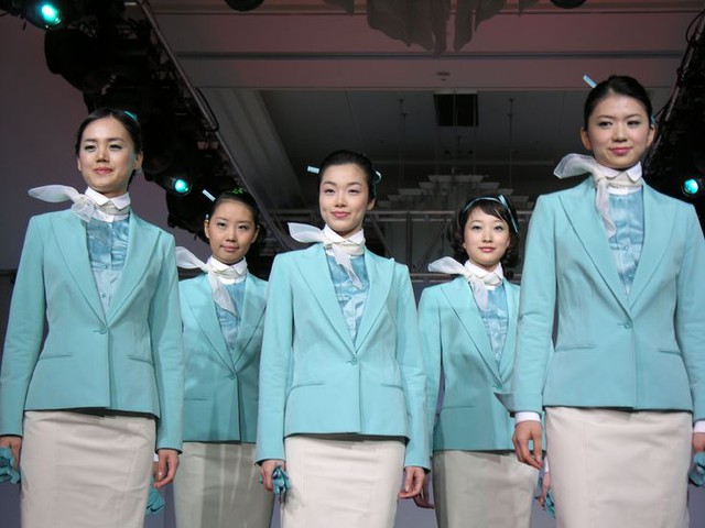 15 đồng phục tiếp viên hàng không đẹp nhất thế giới 20