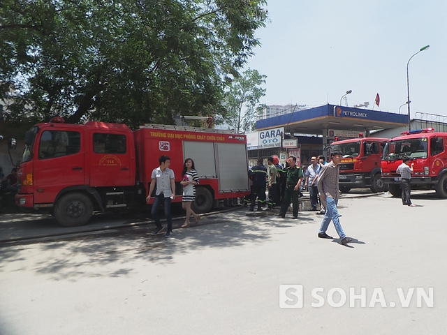 Vụ cháy xảy ra chỉ cách cây xăng trên đường Nguyễn Tuân khoảng hơn 100 mét.