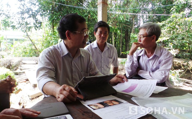 
Đoàn công tác của Sở Y tế tỉnh Tiền Giang do tiến sĩ, bác sĩ Nguyễn Hùng Vĩ - Phó Giám đốc thường trực làm trưởng đoàn đến thăm, tìm hiểu thông tin bệnh của anh Đạt.
