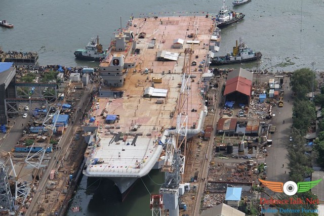 Công việc thiết kế tàu sân bay INS Vikrant có sự tham gia của Viện thiết kế Neva (Nga) và Tập đoàn Fincantieri (Italia).