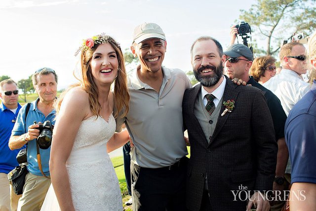 
Được chụp ảnh chung với Tổng thống trong hôn lễ là vinh hạnh lớn của cặp đôi này.
