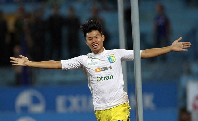 Cầu thủ của Hà Nội T&T sinh ngày 16/3/1994. Anh là một trong những người giàu kinh nghiệm tại V-League nhất đội tuyển.